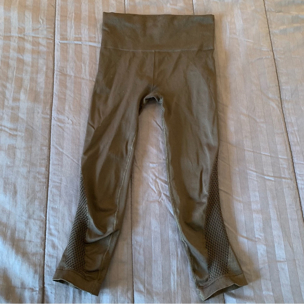 Athleta Breakthrough Laser Cut Tights Size XS - Picture 3 of 11